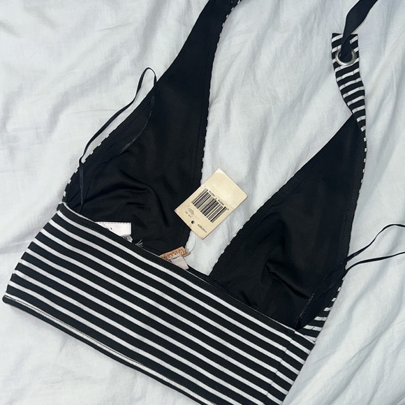 Guess halter top - Picture 3 of 3